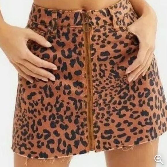 Free People Dresses & Skirts - Free People We the free Women's Zip It Up Leopard Print Denim Mini Skirt